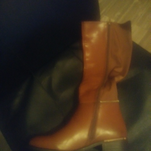 Brown boot - Picture 2 of 2